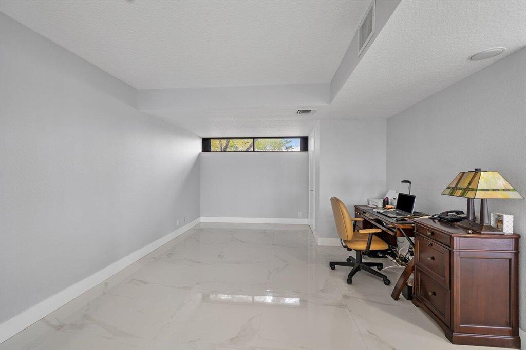 OLD PORT COVE LAKE POINT TOWER CONDO - Residential