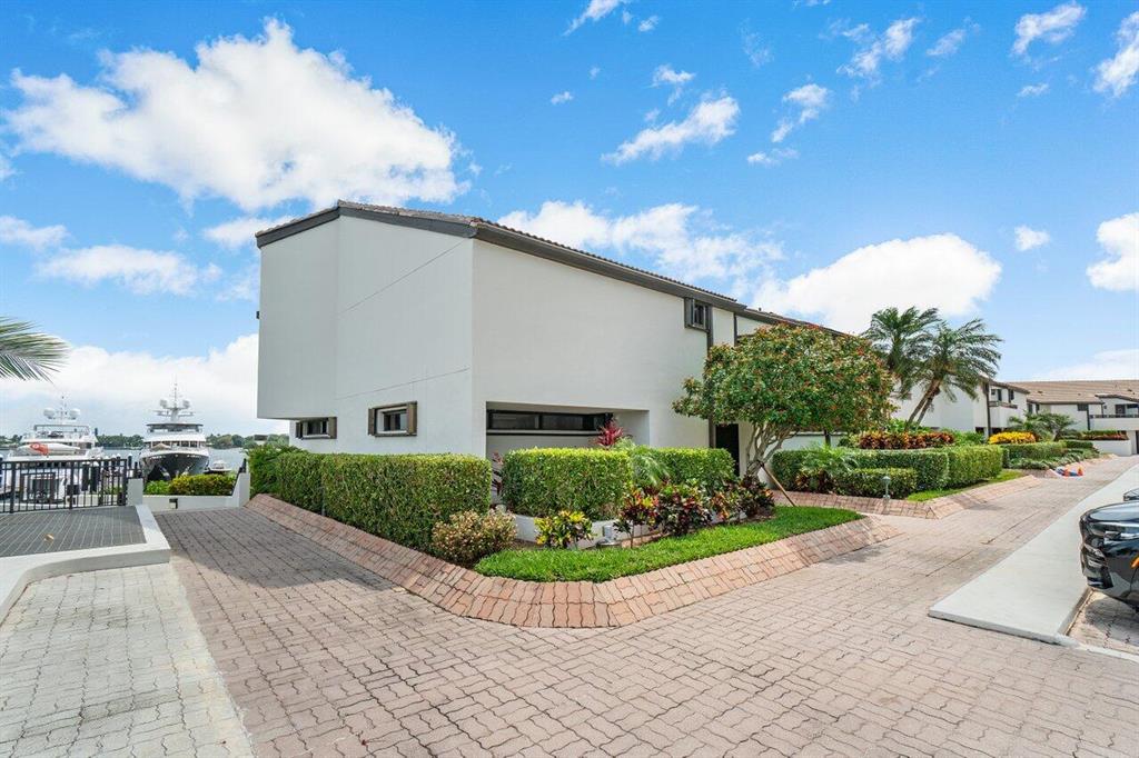 OLD PORT COVE LAKE POINT TOWER CONDO - Residential