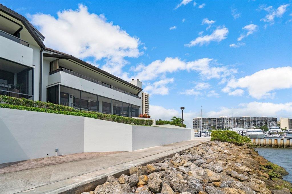 OLD PORT COVE LAKE POINT TOWER CONDO - Residential