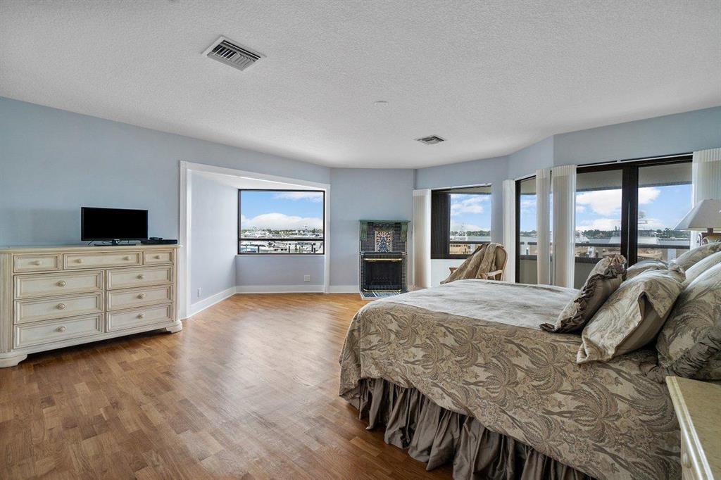 OLD PORT COVE LAKE POINT TOWER CONDO - Residential