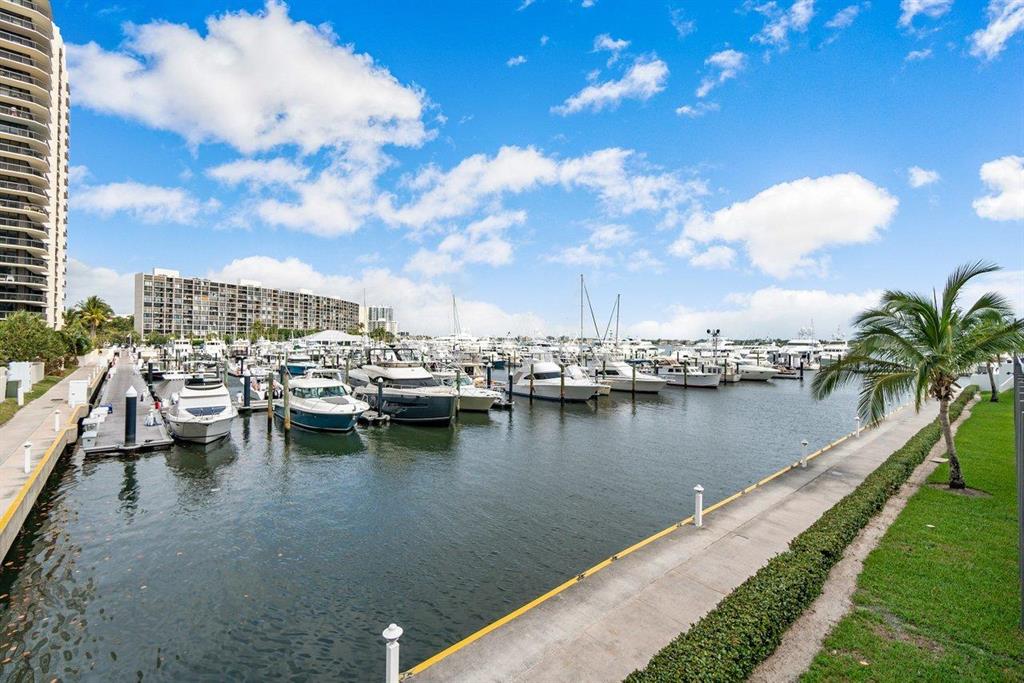 OLD PORT COVE LAKE POINT TOWER CONDO - Residential