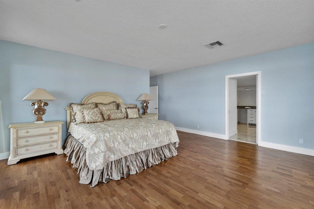 OLD PORT COVE LAKE POINT TOWER CONDO - Residential