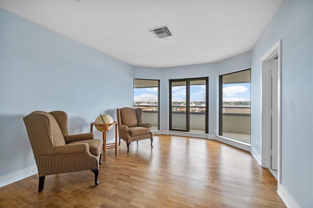 OLD PORT COVE LAKE POINT TOWER CONDO - Residential