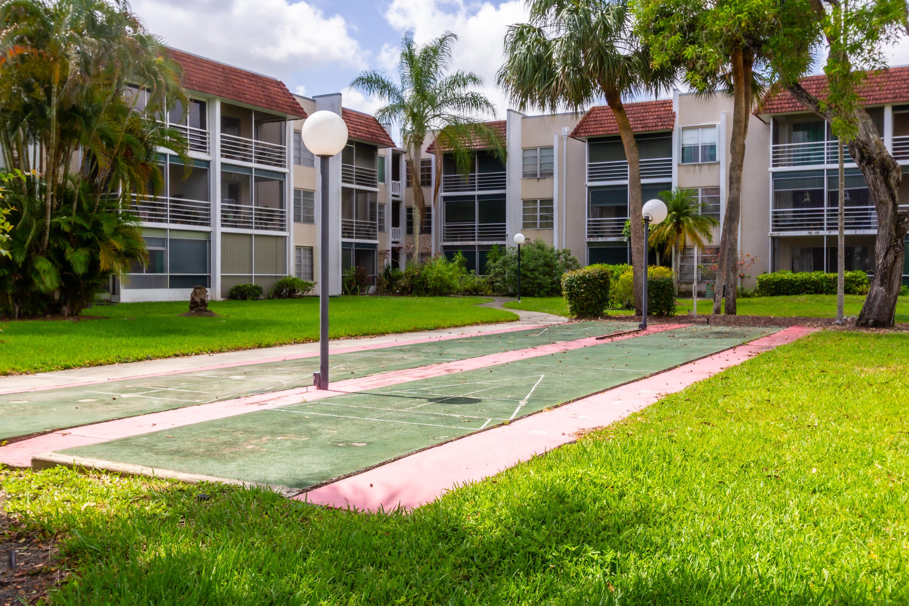 3531 Inverrary Drive H406