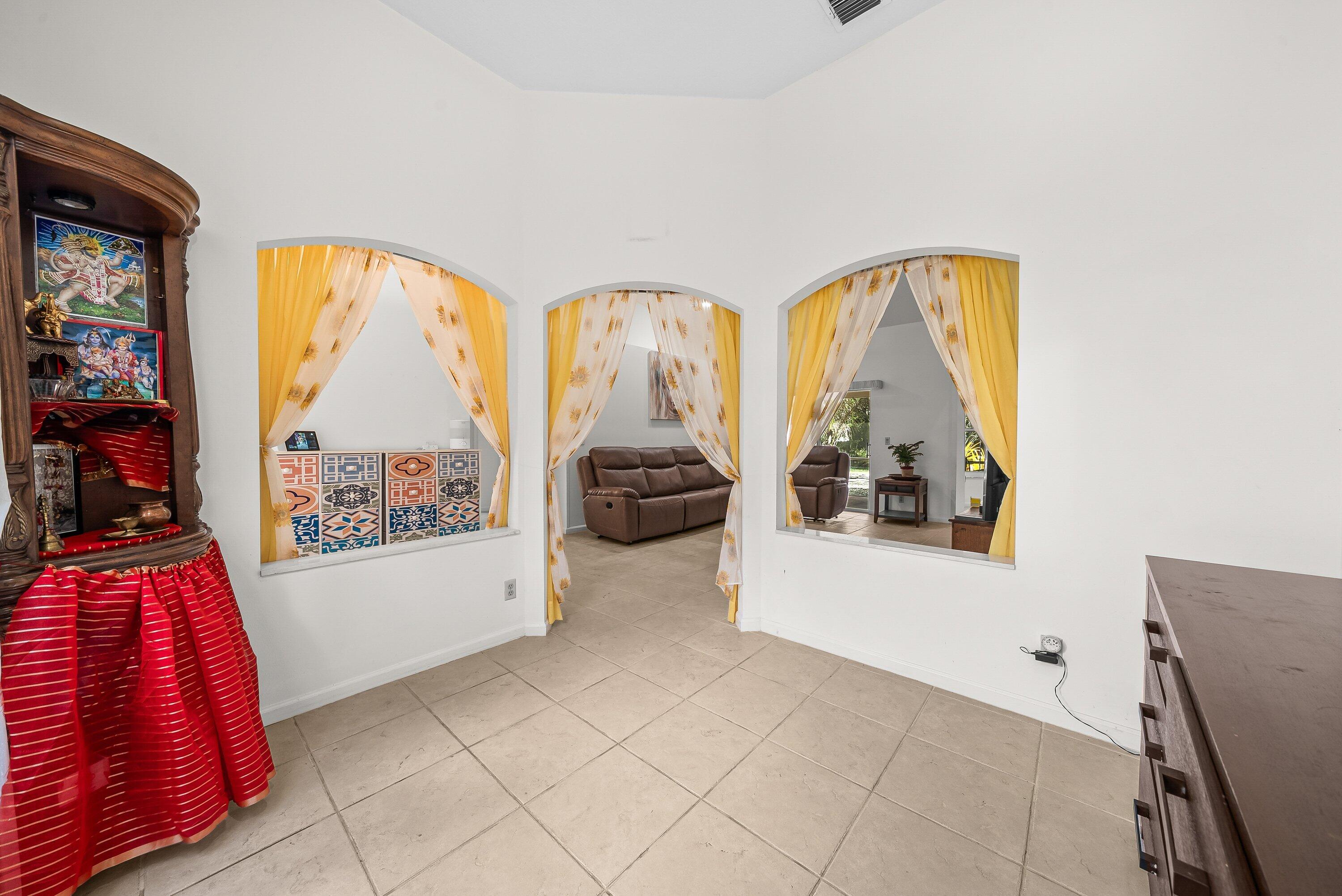 15-42-40~ W 208.7 FT OF E  656.1 FT OF N 245.2 FT - Residential