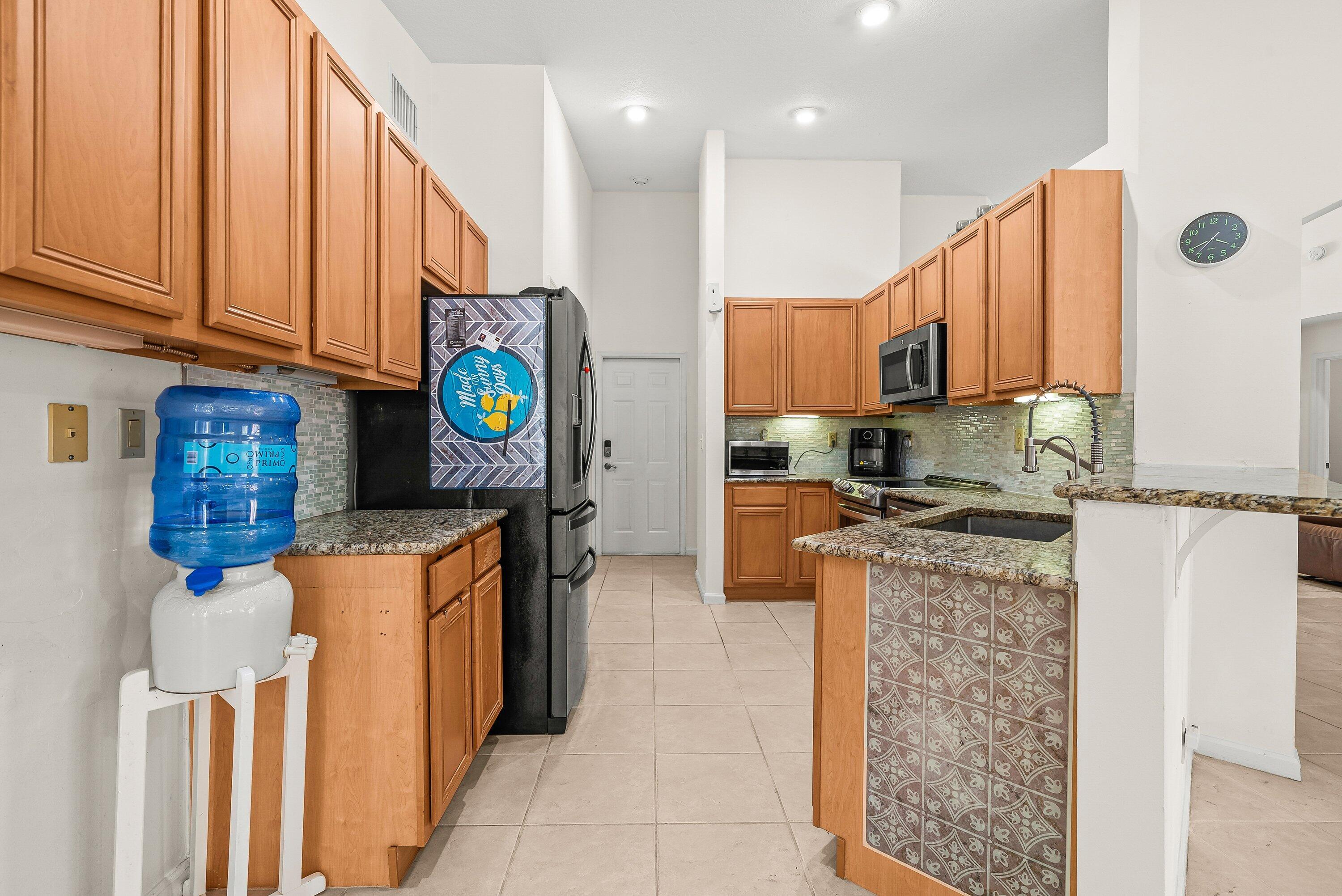 15-42-40~ W 208.7 FT OF E  656.1 FT OF N 245.2 FT - Residential