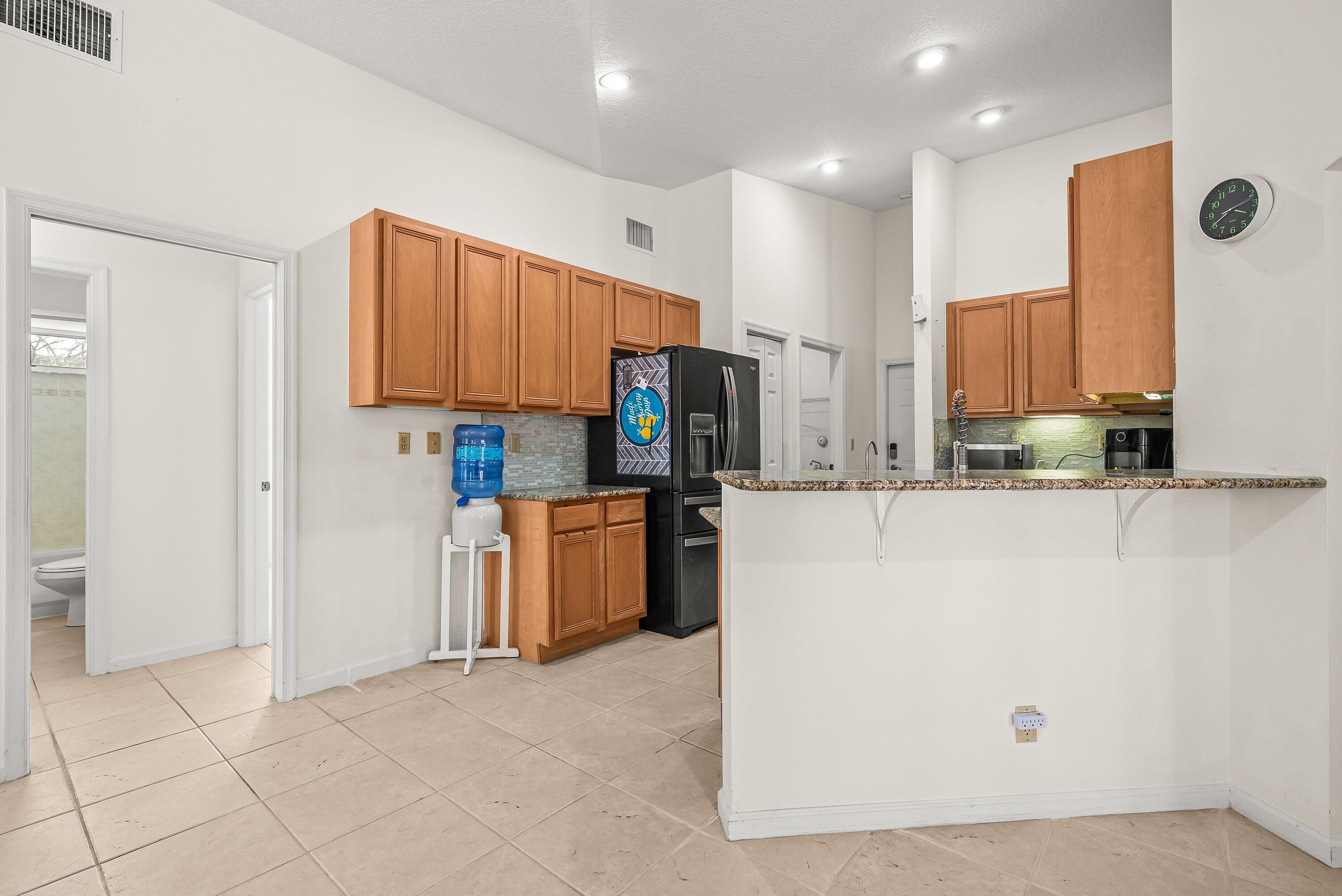 15-42-40~ W 208.7 FT OF E  656.1 FT OF N 245.2 FT - Residential