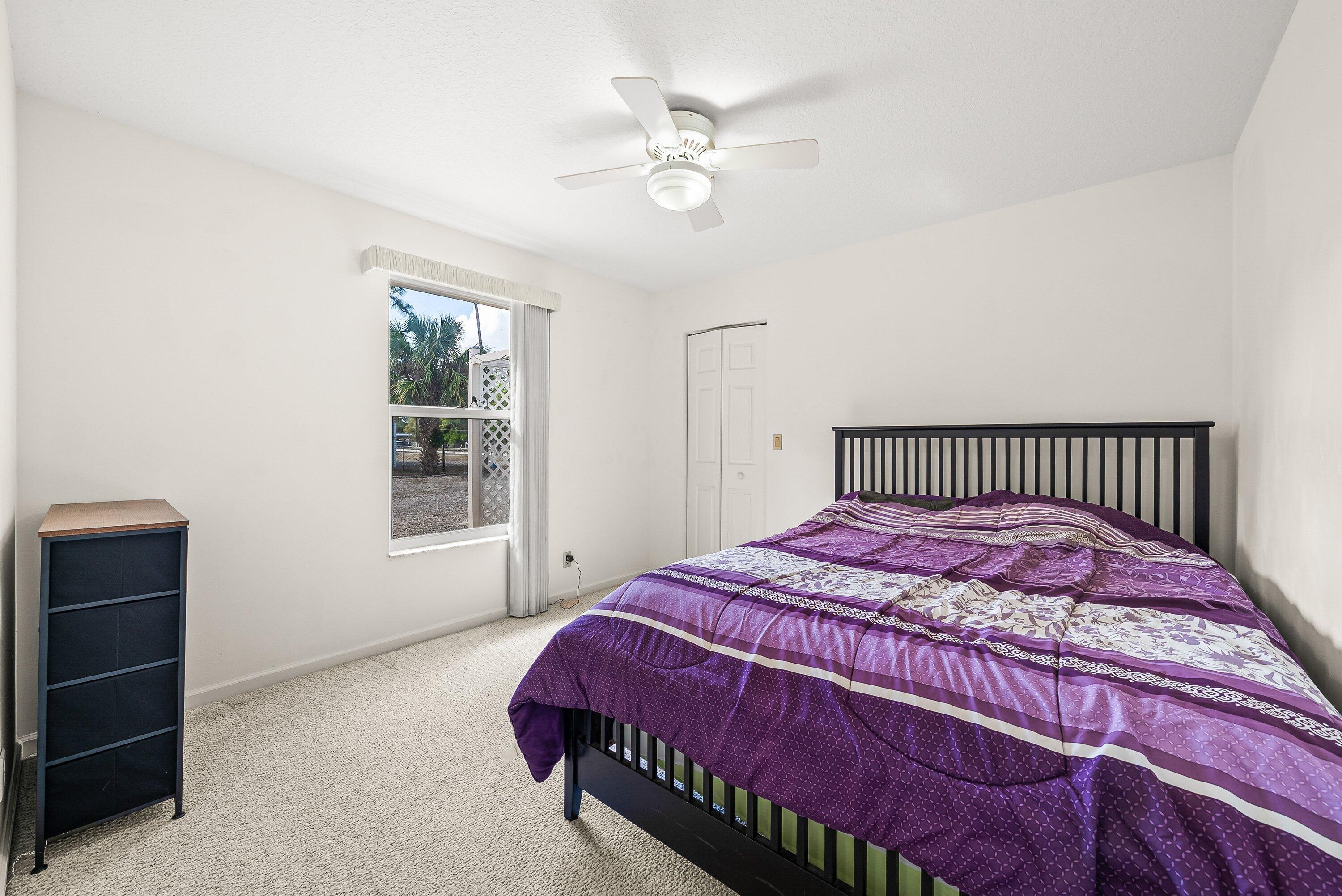 15-42-40~ W 208.7 FT OF E  656.1 FT OF N 245.2 FT - Residential