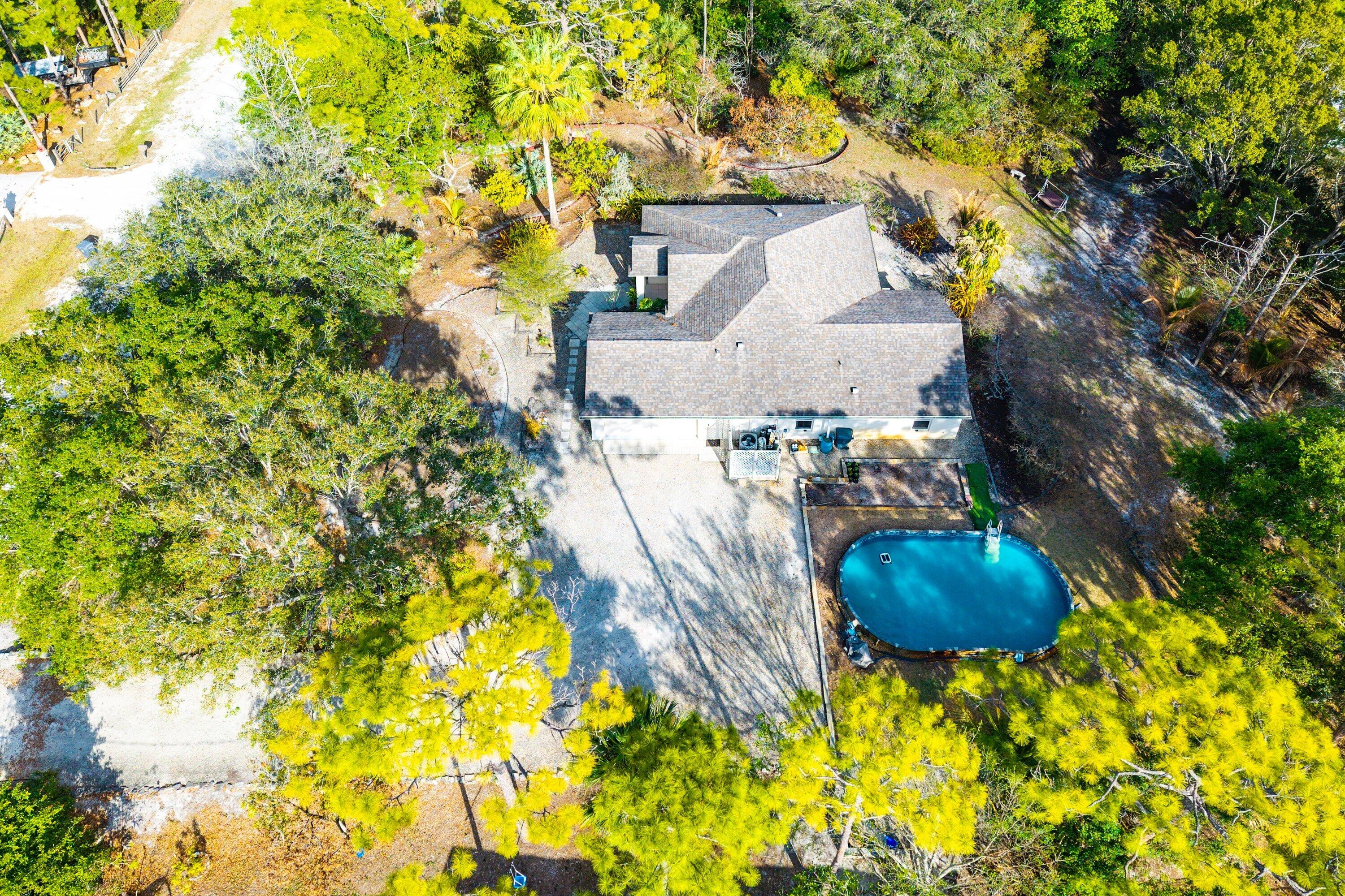 15-42-40~ W 208.7 FT OF E  656.1 FT OF N 245.2 FT - Residential