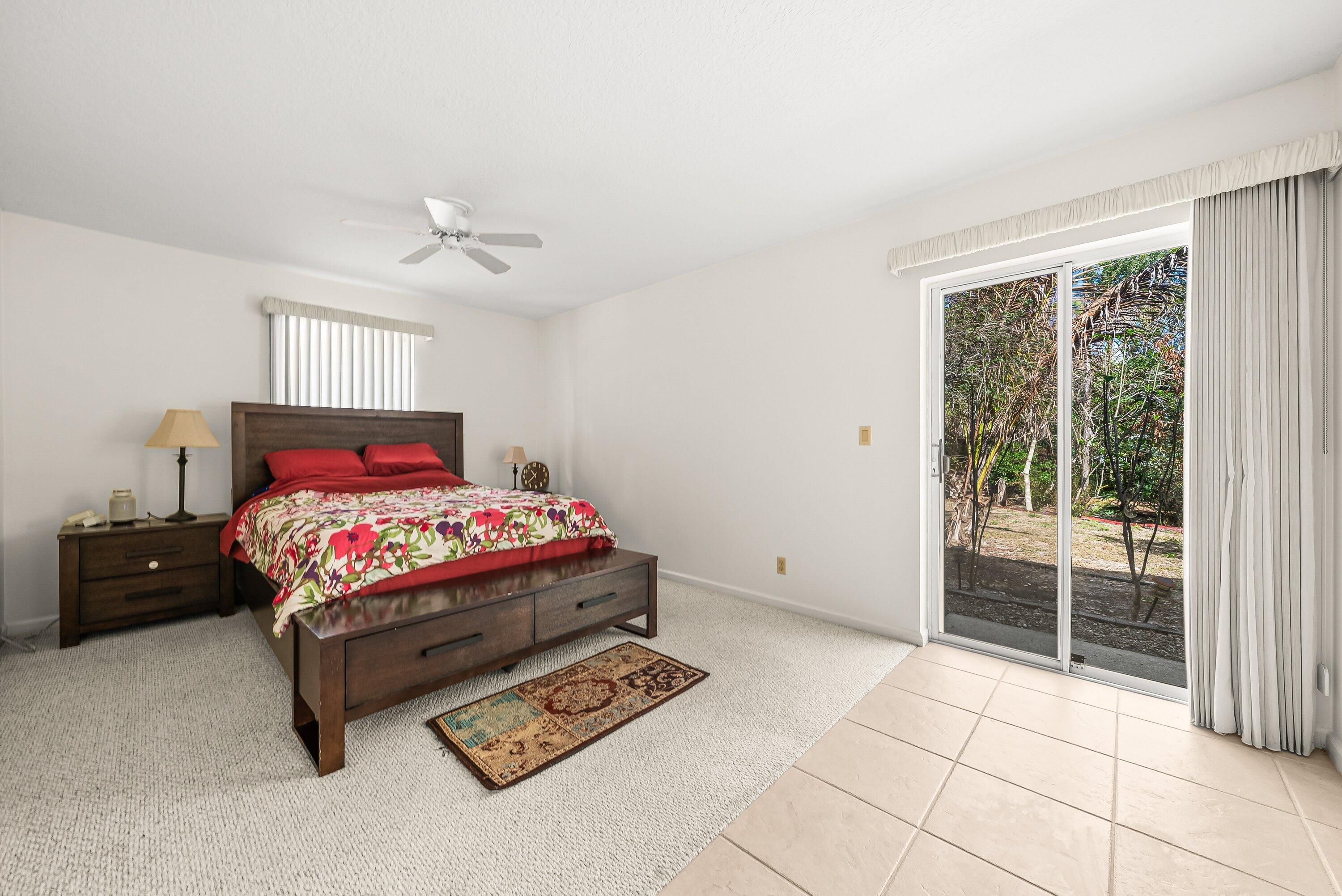 15-42-40~ W 208.7 FT OF E  656.1 FT OF N 245.2 FT - Residential