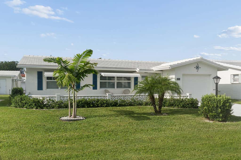 Photo of 2084 SW 13th Terrace, Boynton Beach, FL 33426 (MLS # B26064619)
