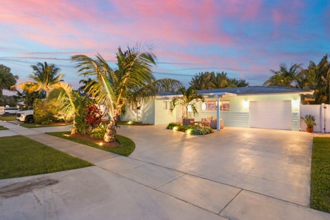 Tiny photo for 1082 SW 3rd Street, Boca Raton, FL 33486 (MLS # B26033070)