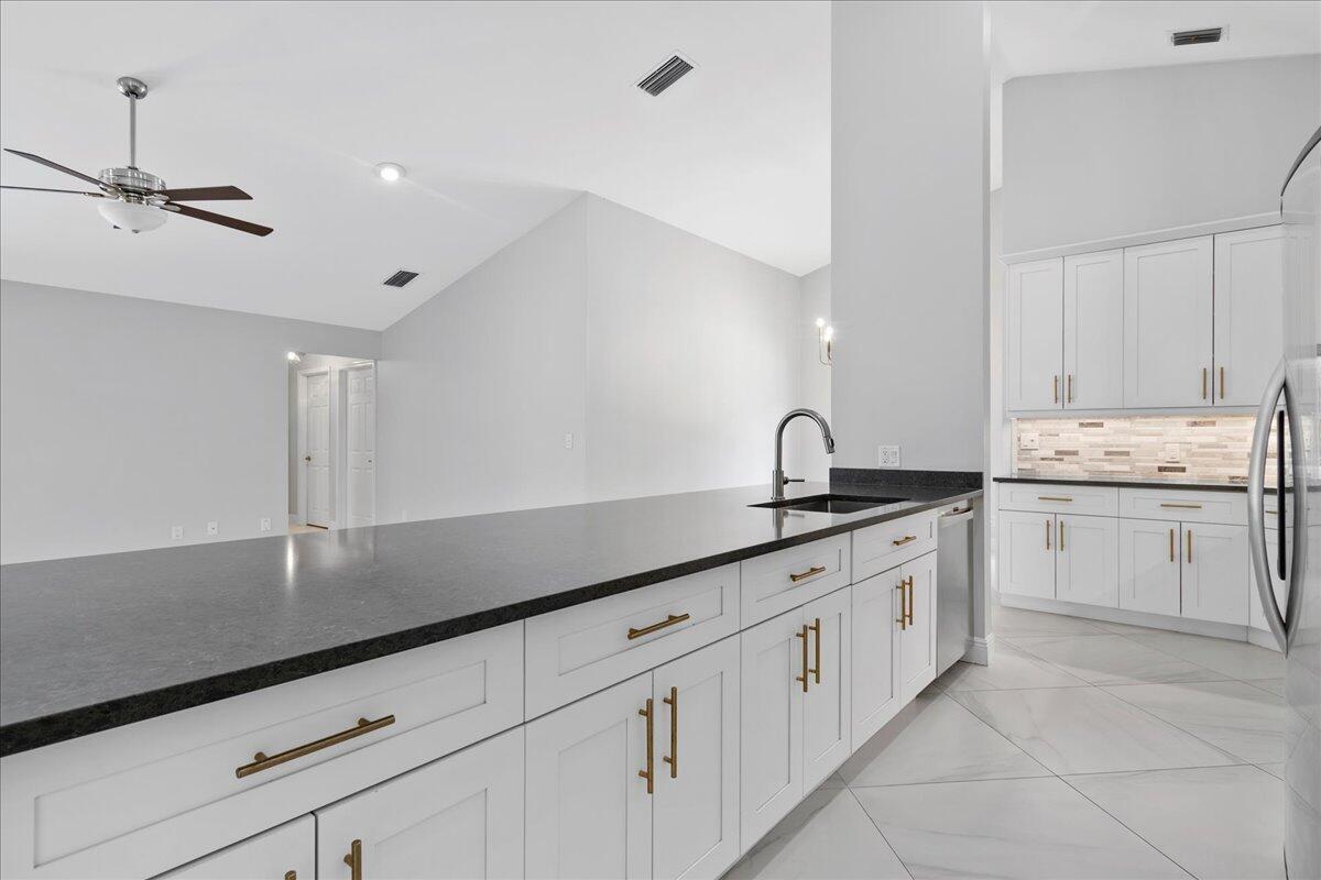 MEADOW WOOD OF THE LANDINGS AT WELLINGTO - Residential Lease