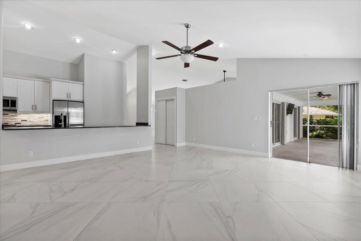 MEADOW WOOD OF THE LANDINGS AT WELLINGTO - Residential Lease