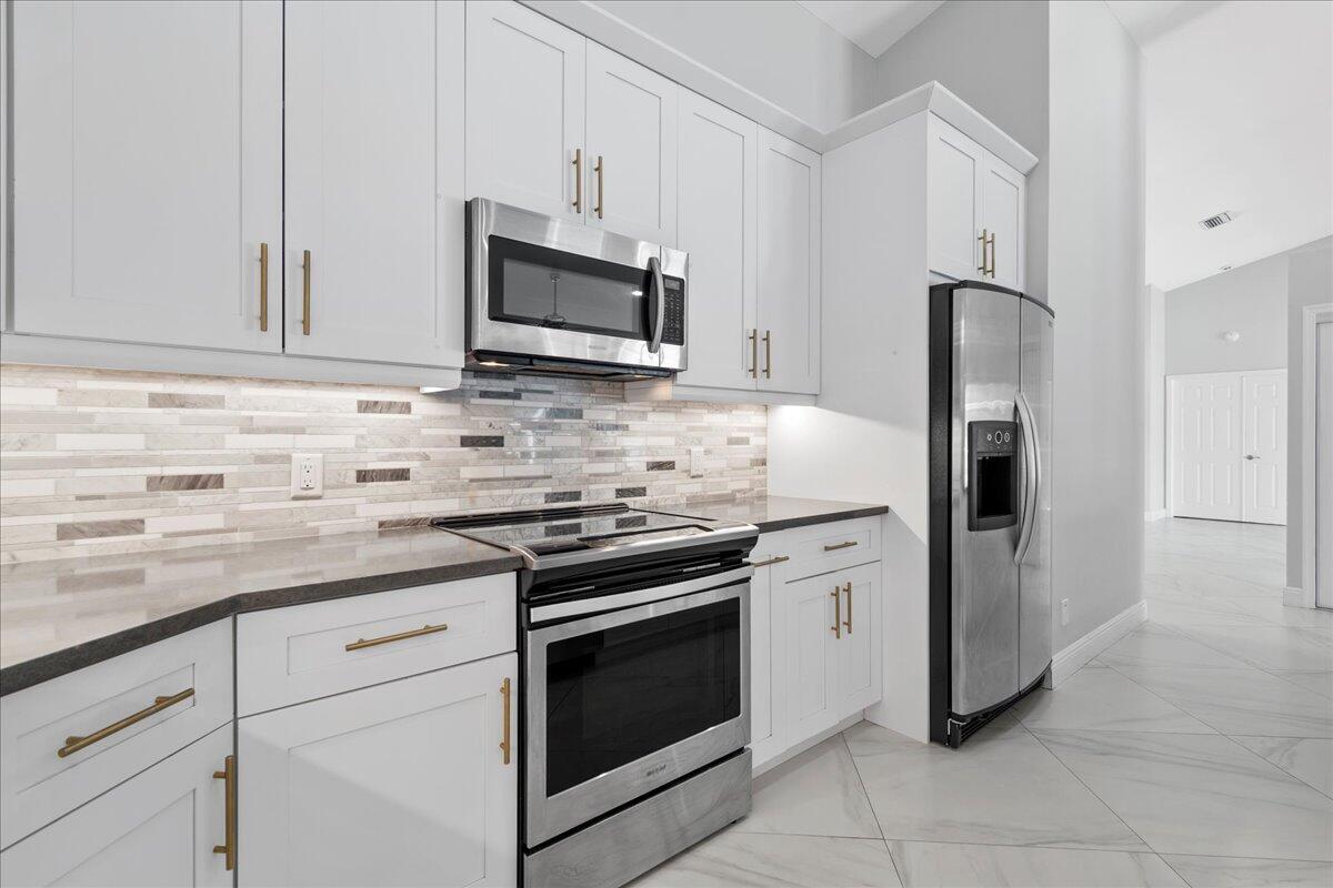 MEADOW WOOD OF THE LANDINGS AT WELLINGTO - Residential Lease