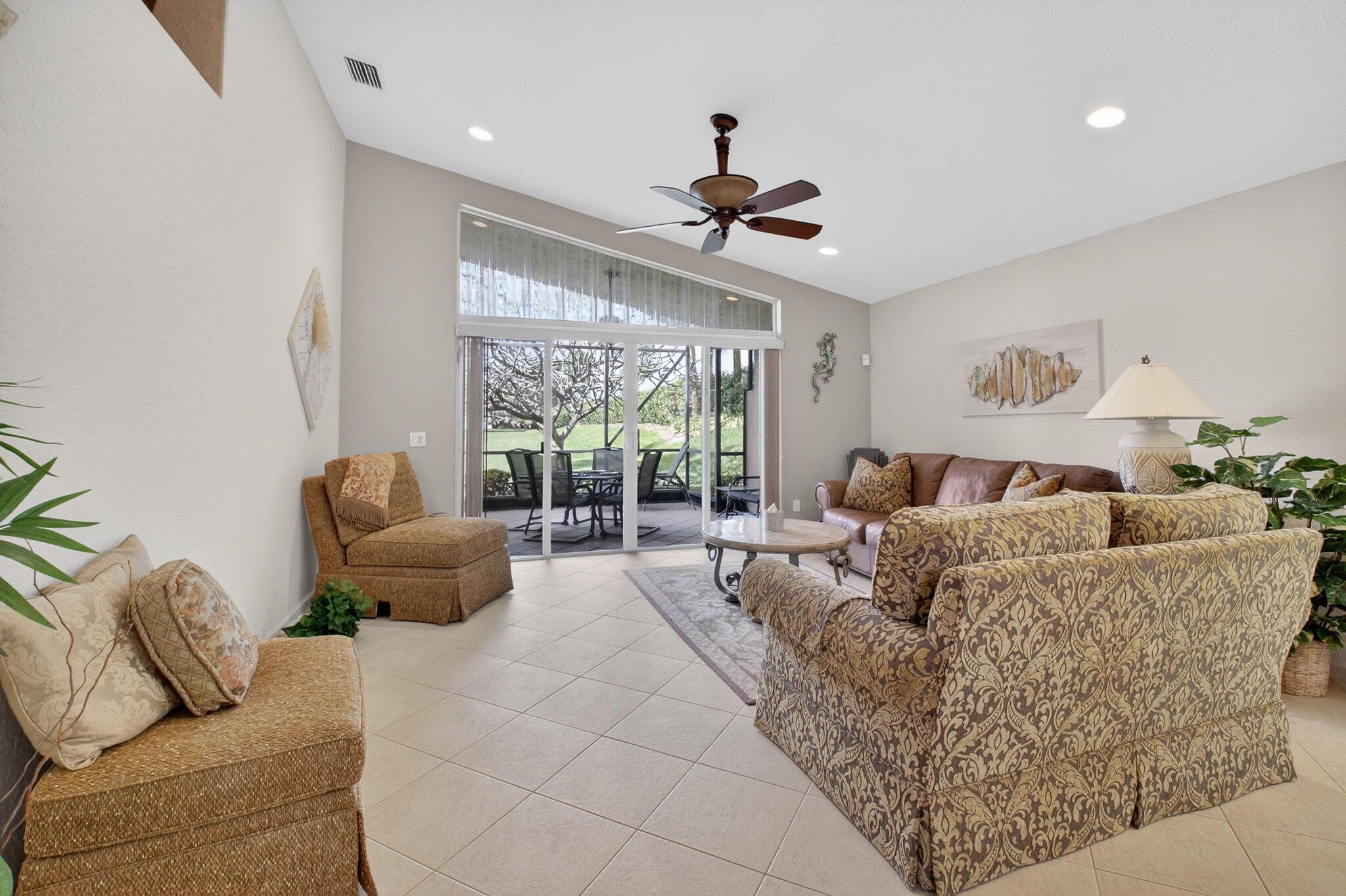 VALENCIA PALMS 1 - Residential