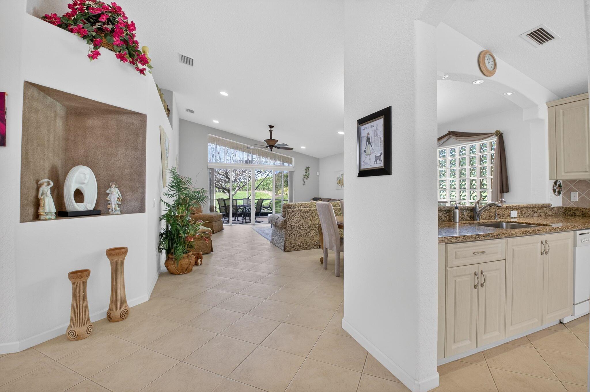 VALENCIA PALMS 1 - Residential