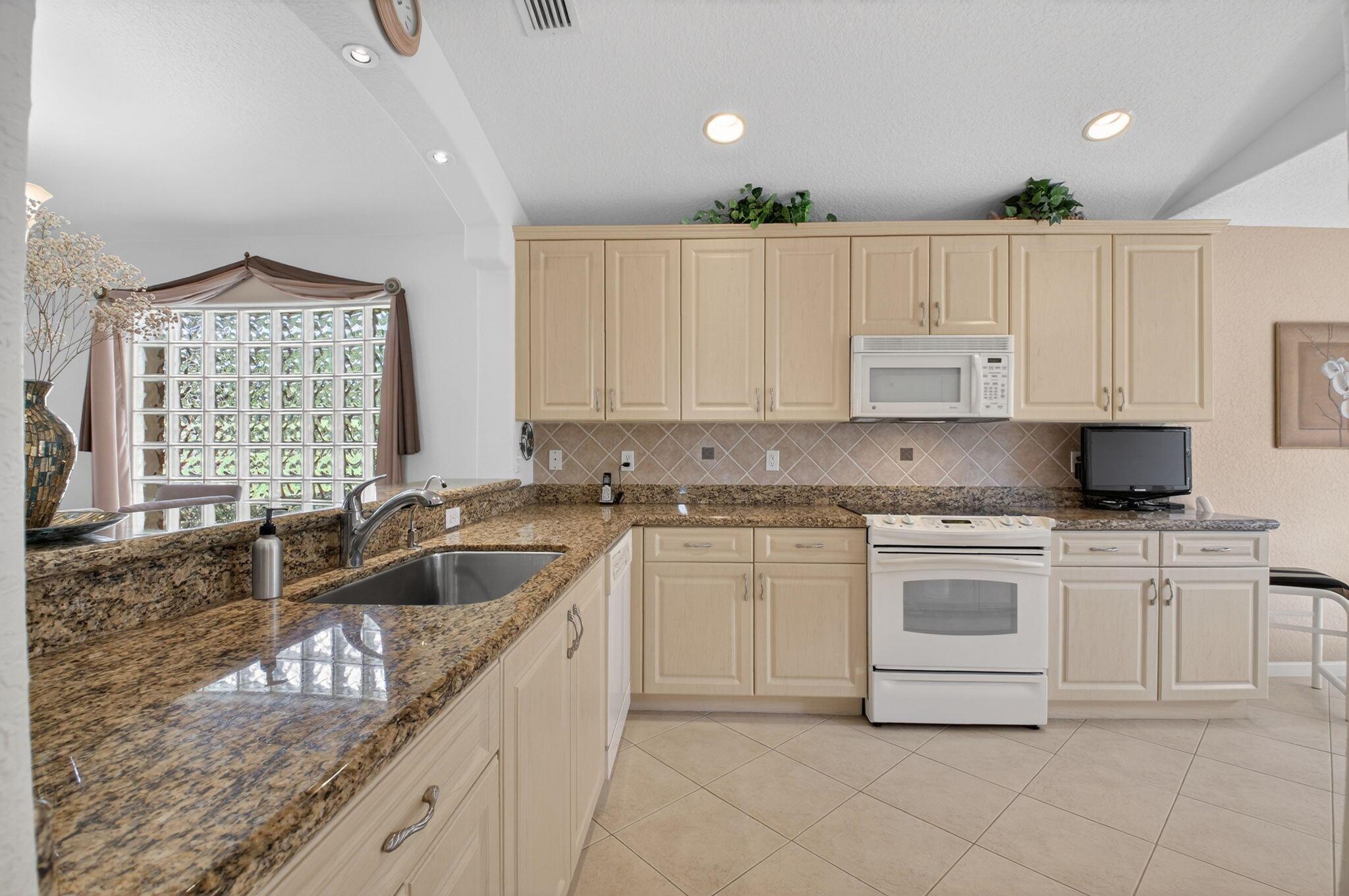 VALENCIA PALMS 1 - Residential