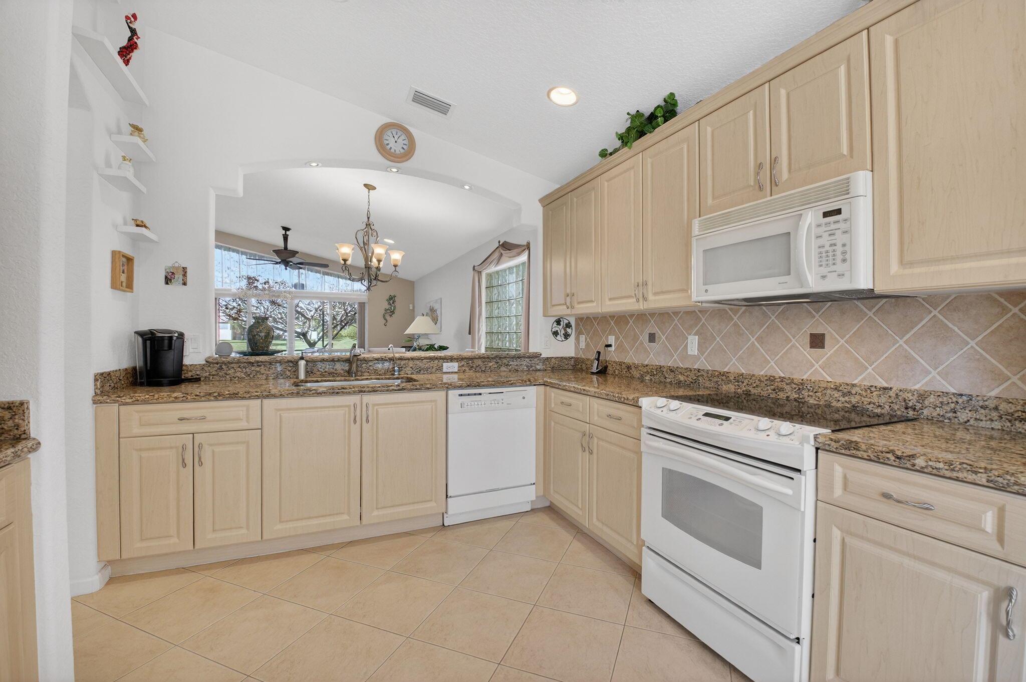 VALENCIA PALMS 1 - Residential