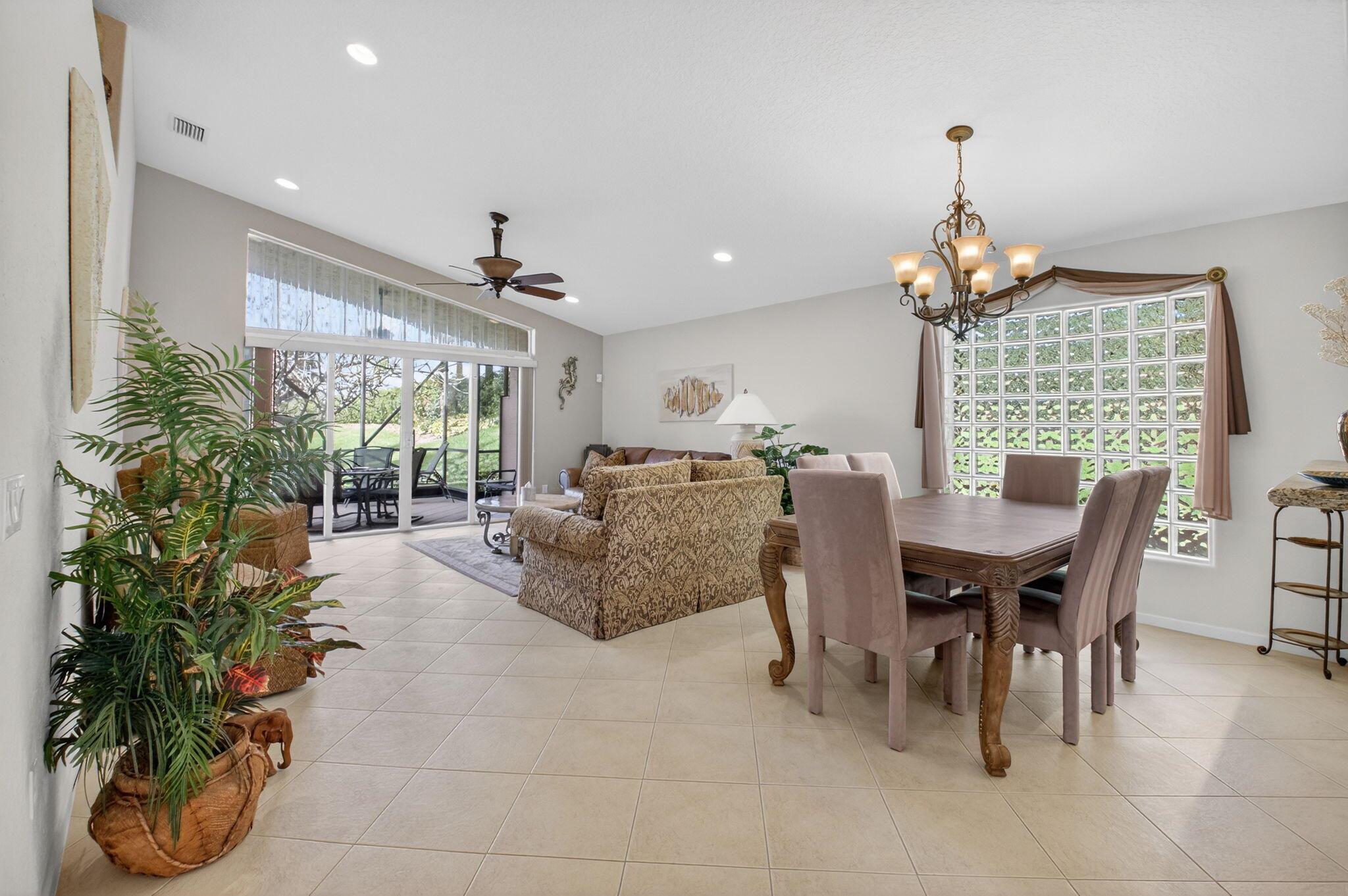 VALENCIA PALMS 1 - Residential