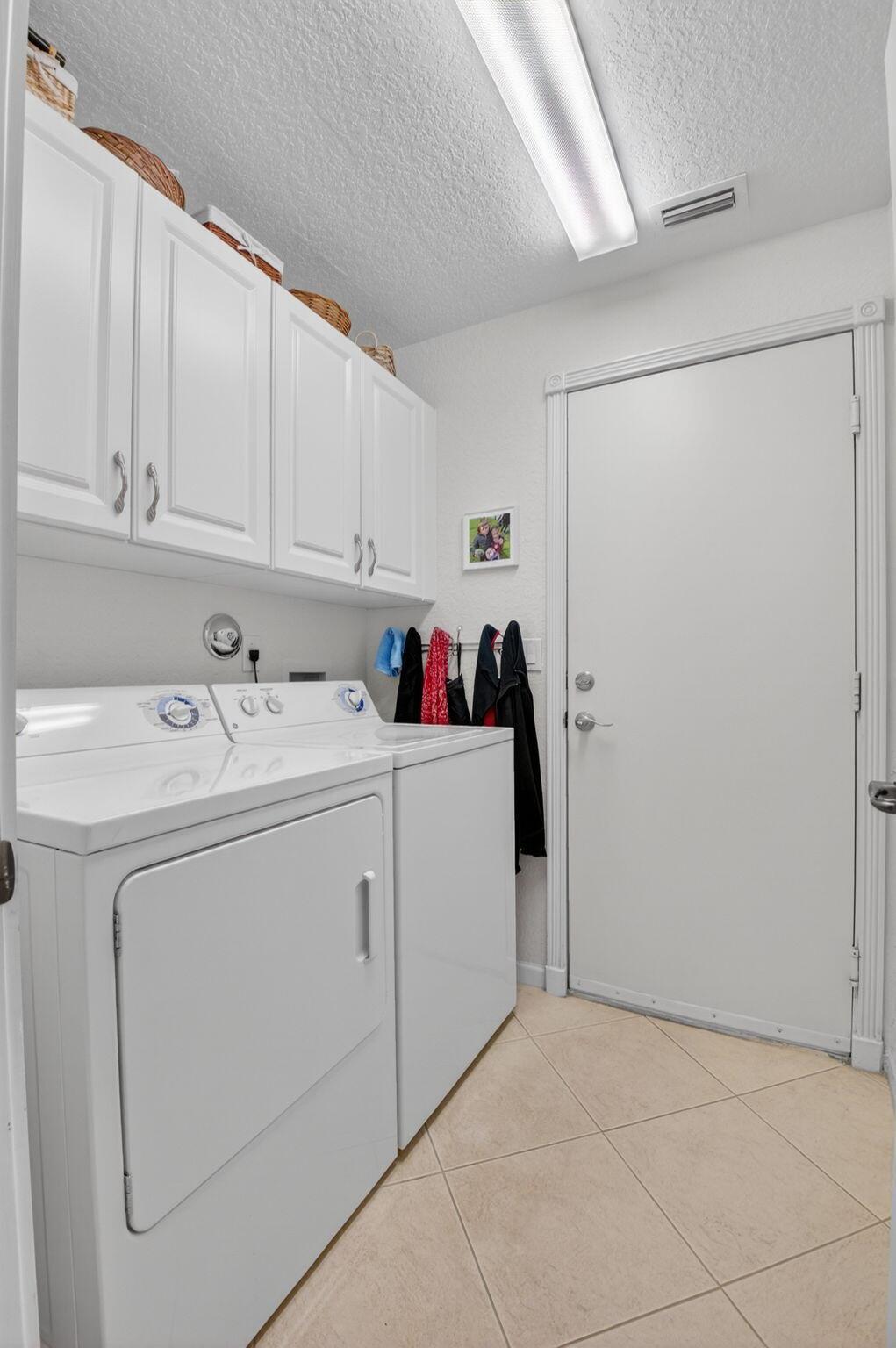 VALENCIA PALMS 1 - Residential