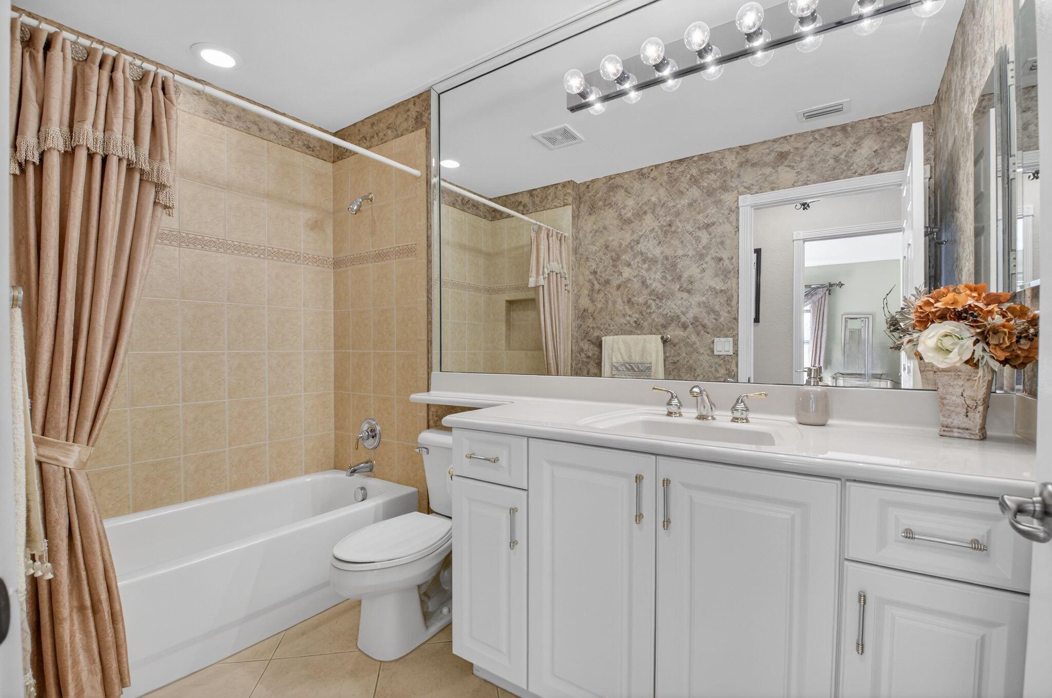 VALENCIA PALMS 1 - Residential