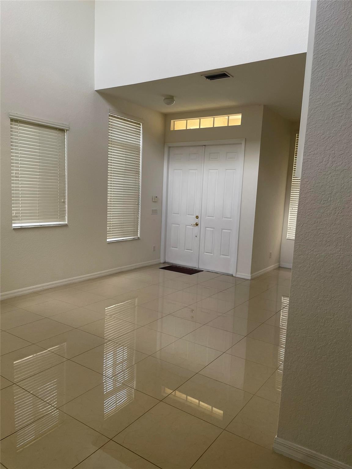 15320 Laguna Hills Dr, Fort Myers, FL, 33908/$555,000 1 15320 Laguna Hills Dr