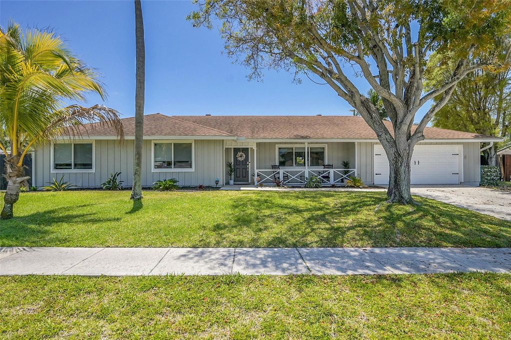 Photo of 340 SW 10th Avenue, Boynton Beach, FL 33435 (MLS # F10503081)