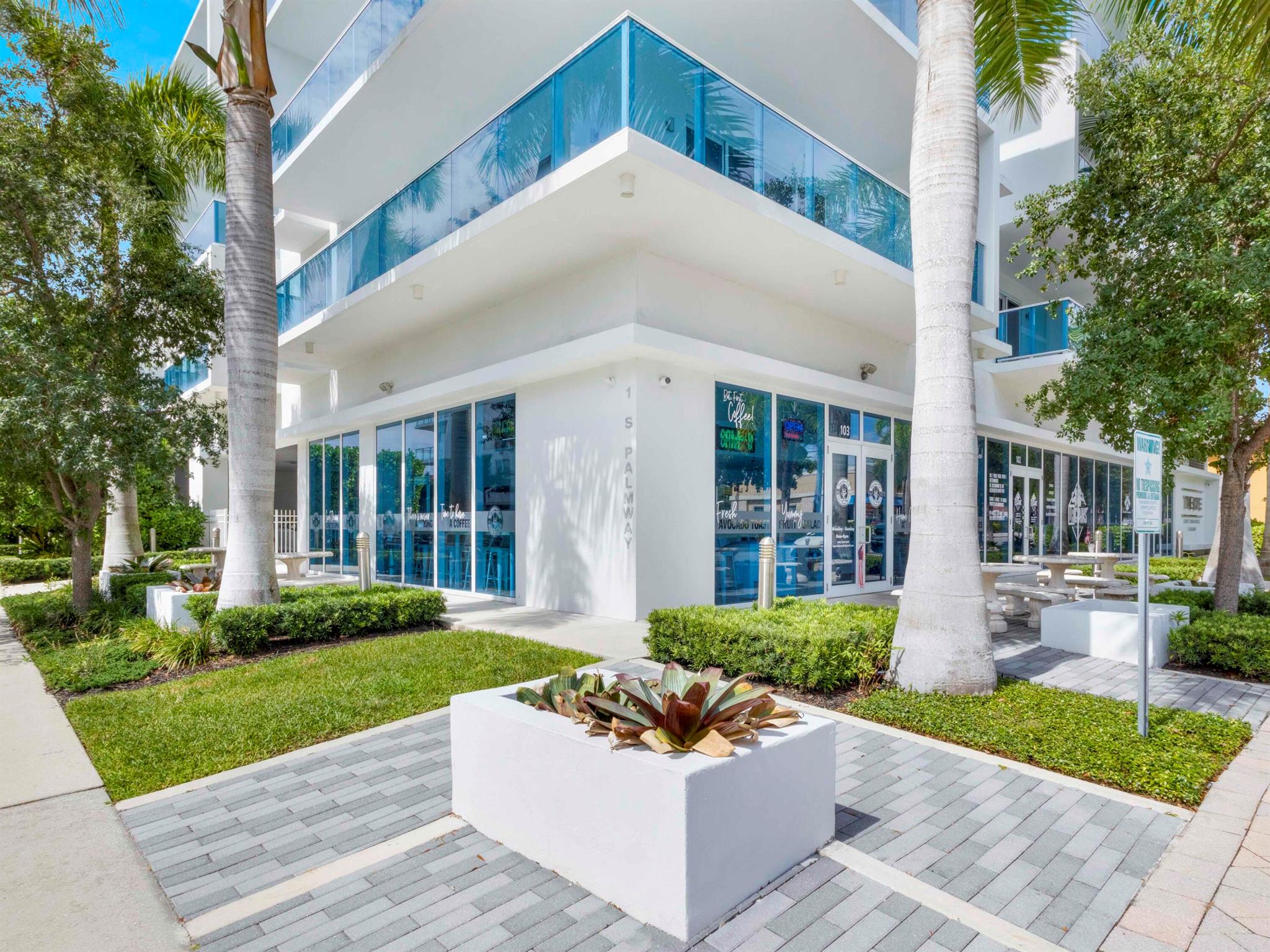 1 S Palmway 205, Lake Worth Beach, FL, 33460/$559,000 2 1 S Palmway 205