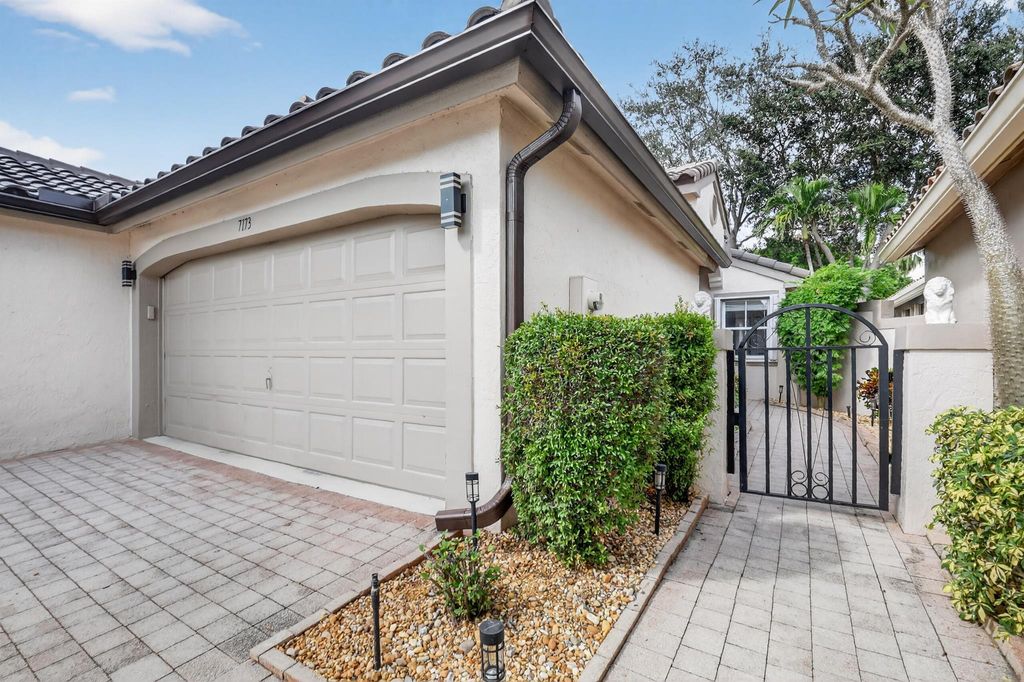 Photo of 7173 Whitfield Avenue, Boynton Beach, FL 33437 (MLS # R11134549)