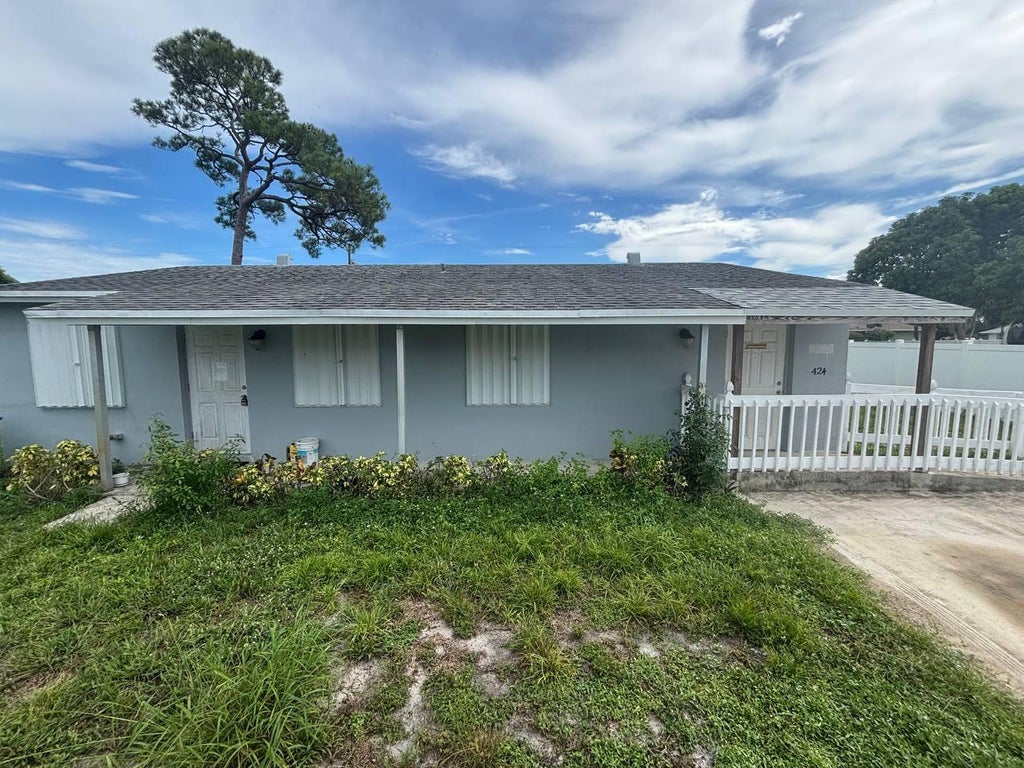 Photo of 420 NW 9TH Avenue, Boynton Beach, FL 33435 (MLS # B26074489)