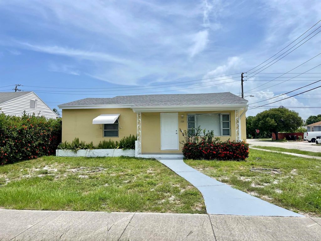 Photo of 1321 Crestwood Boulevard, Lake Worth Beach, FL 33460 (MLS # R10904843)