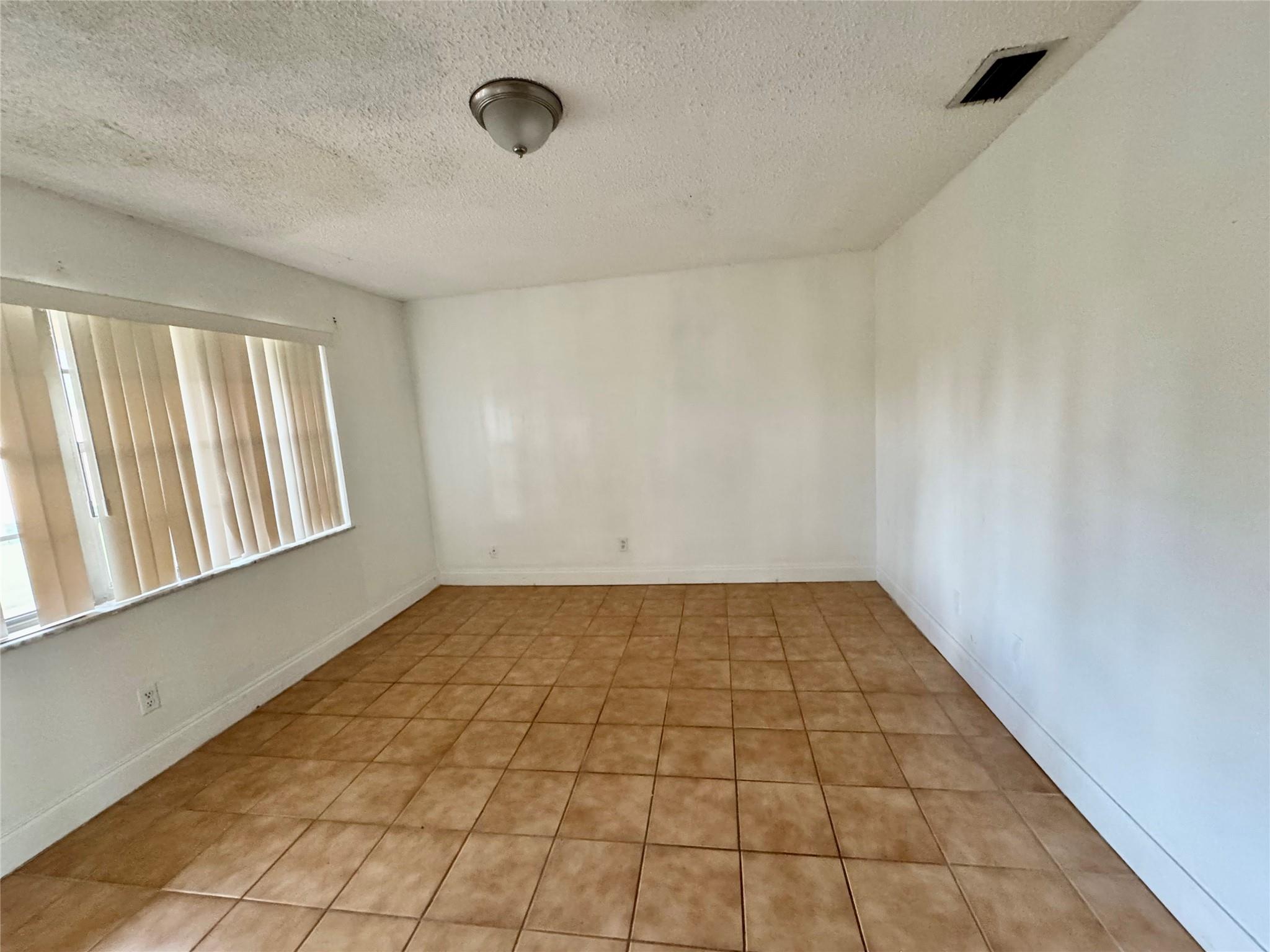 SHAKER VILLAGE PHASE 1 - Residential Lease