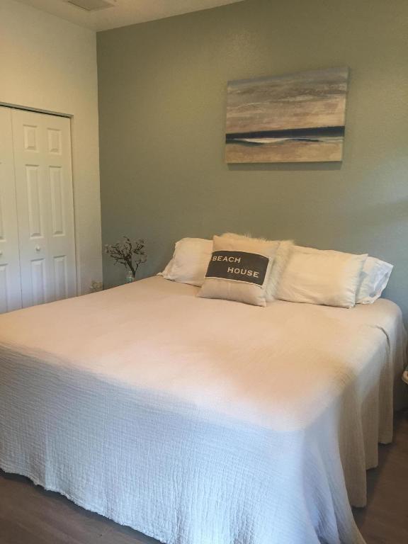 SANDPIPER COVE AT BOTANICA CONDO - Residential Lease