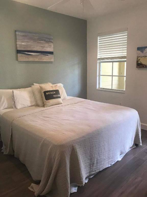 SANDPIPER COVE AT BOTANICA CONDO - Residential Lease