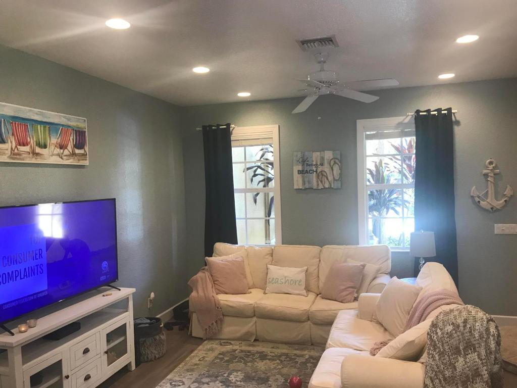 SANDPIPER COVE AT BOTANICA CONDO - Residential Lease