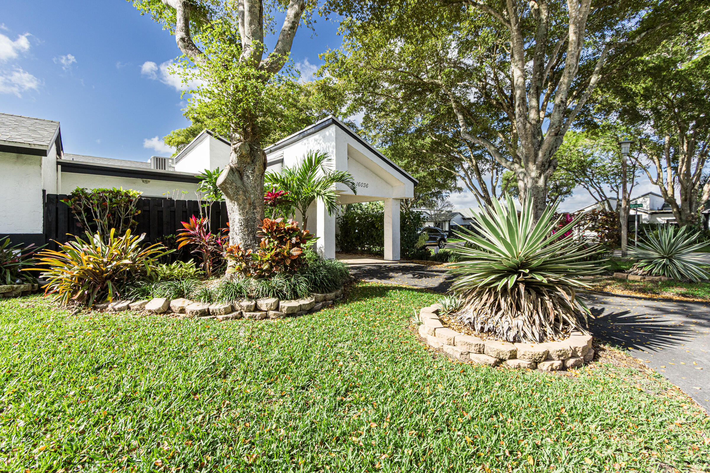 VILLAS AT BONAVENTURE IN TR 37 S - Residential