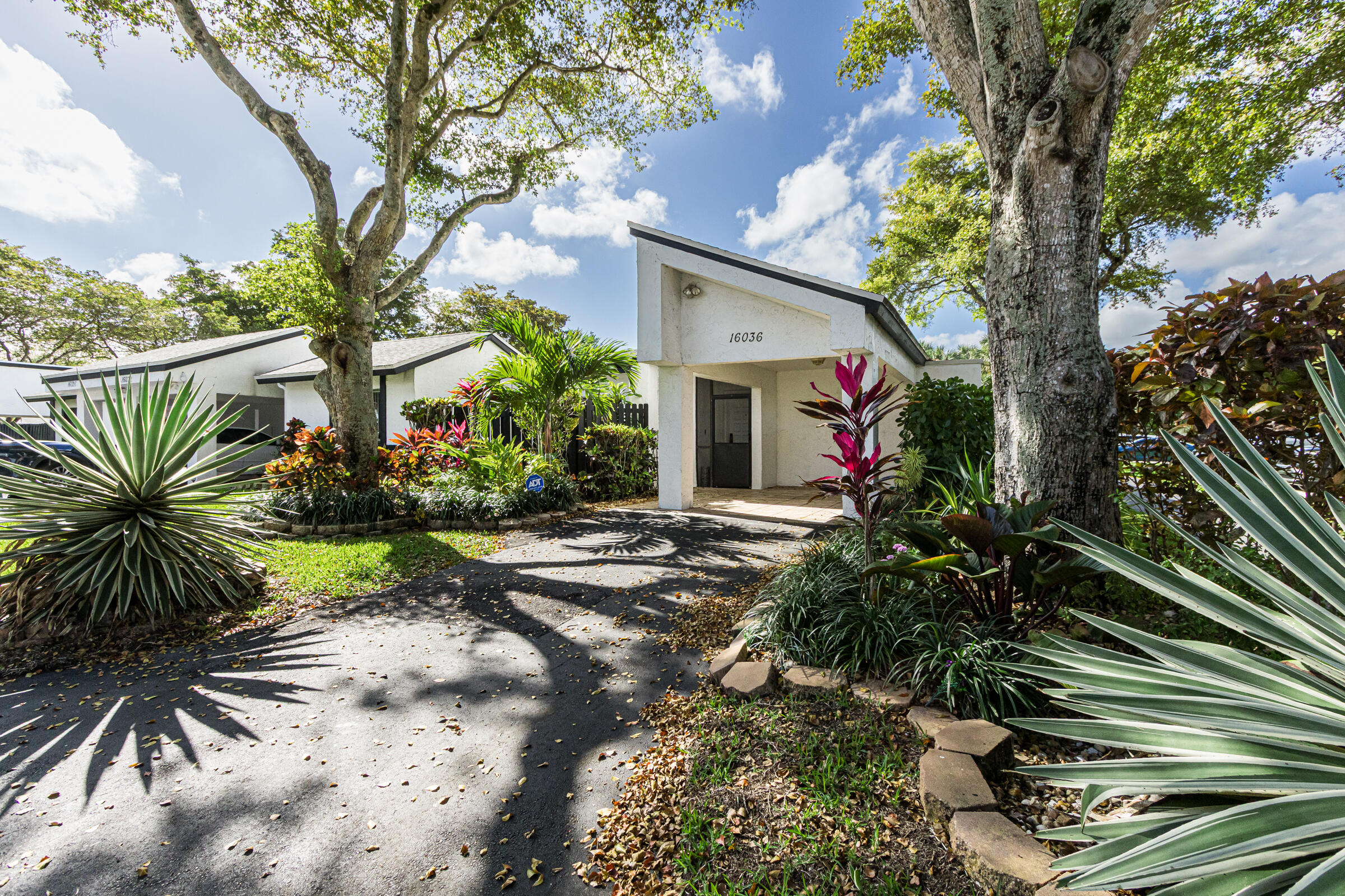 VILLAS AT BONAVENTURE IN TR 37 S - Residential