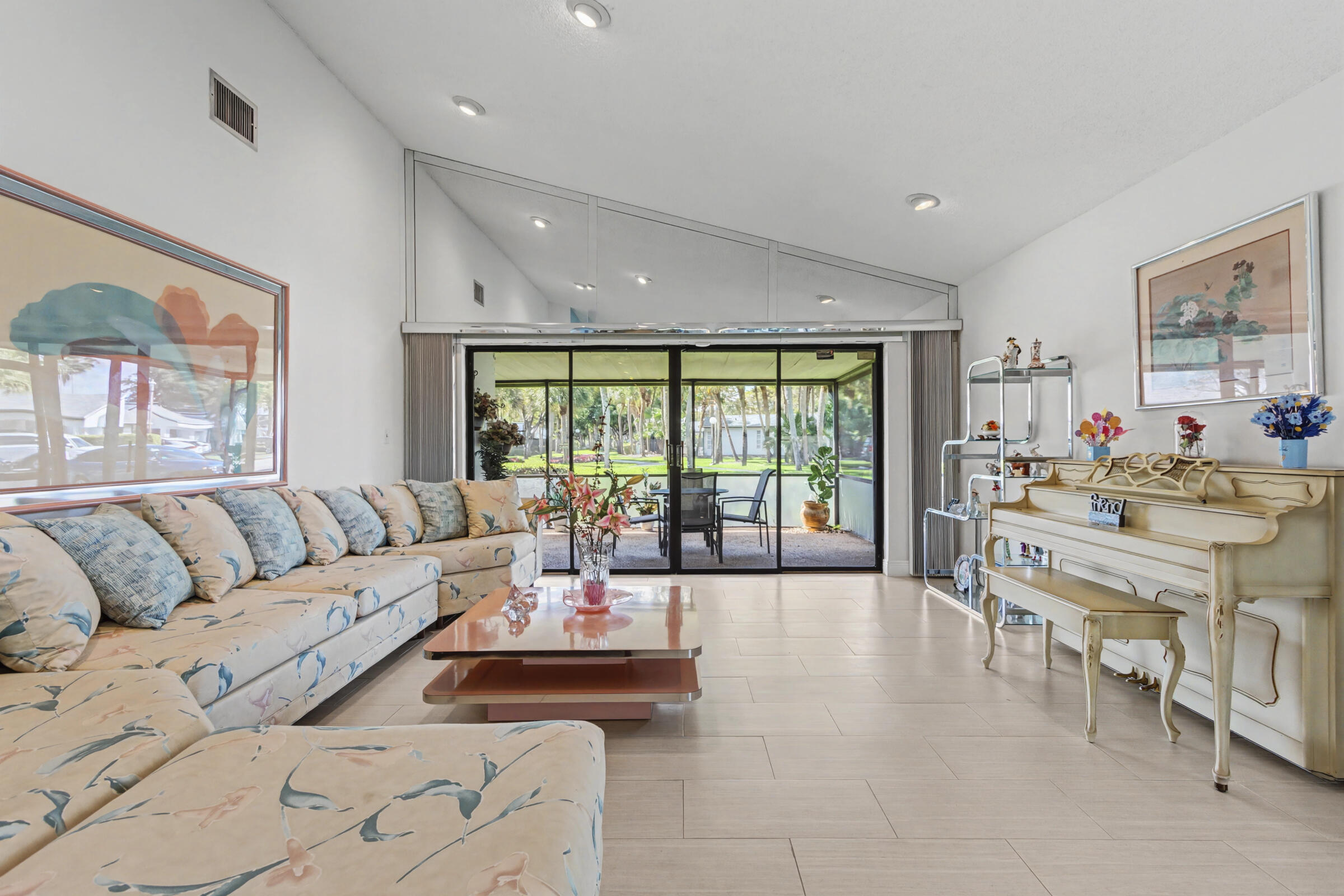 VILLAS AT BONAVENTURE IN TR 37 S - Residential