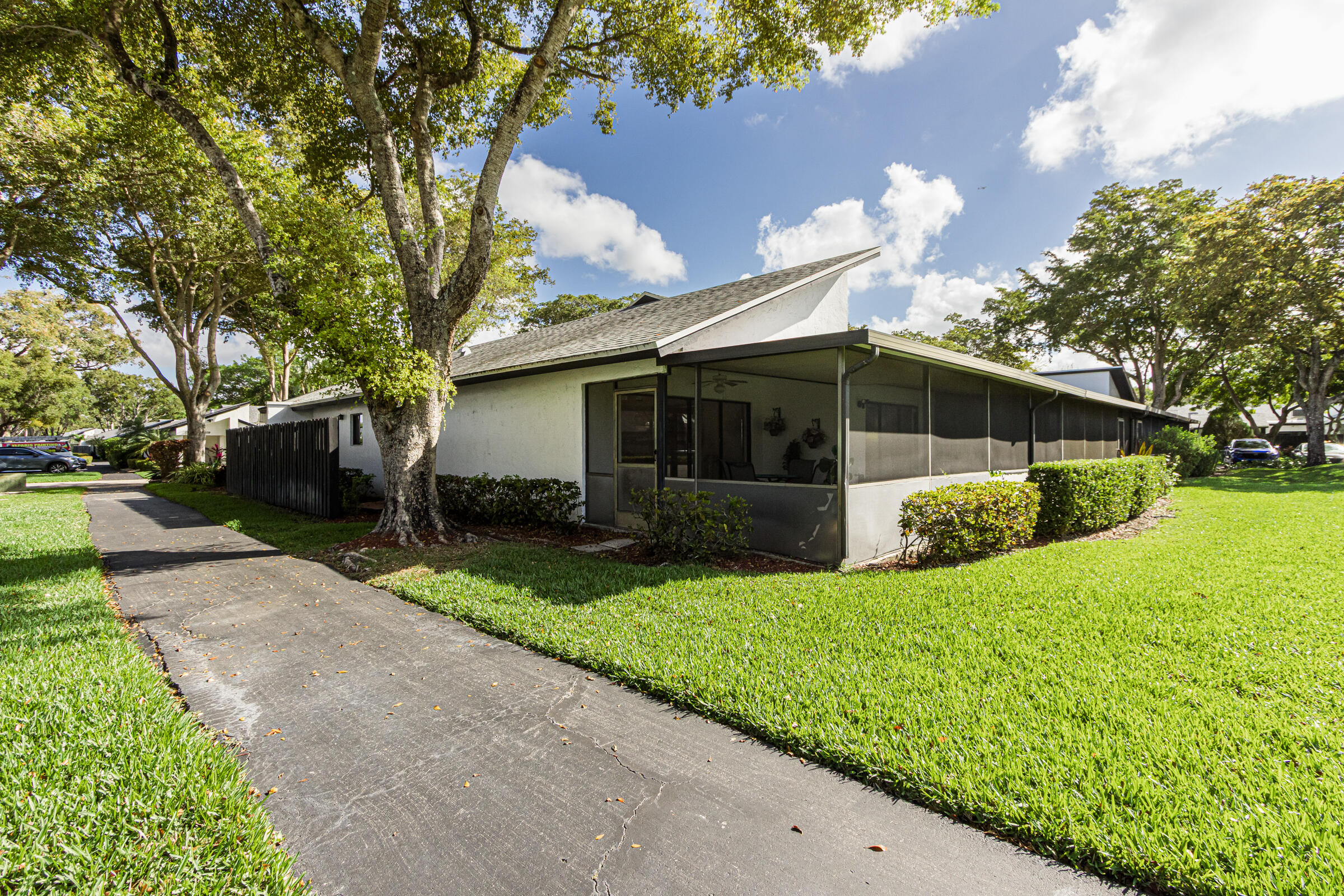 VILLAS AT BONAVENTURE IN TR 37 S - Residential