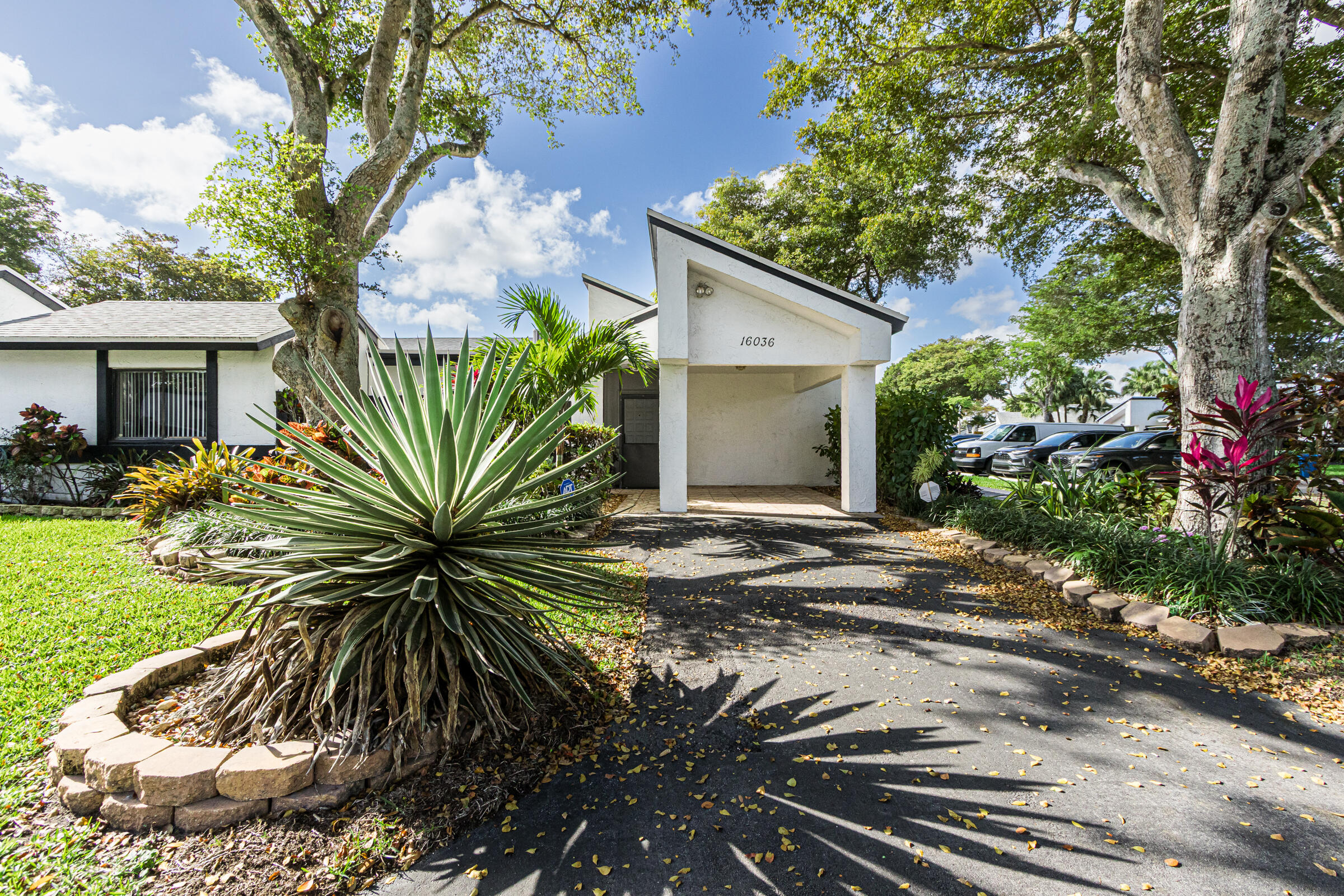 VILLAS AT BONAVENTURE IN TR 37 S - Residential