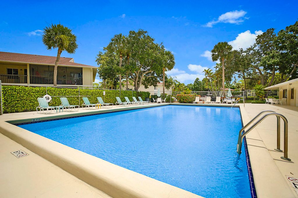 Photo of 6568 Chasewood Drive E #E, Jupiter, FL 33458 (MLS # R11113088)