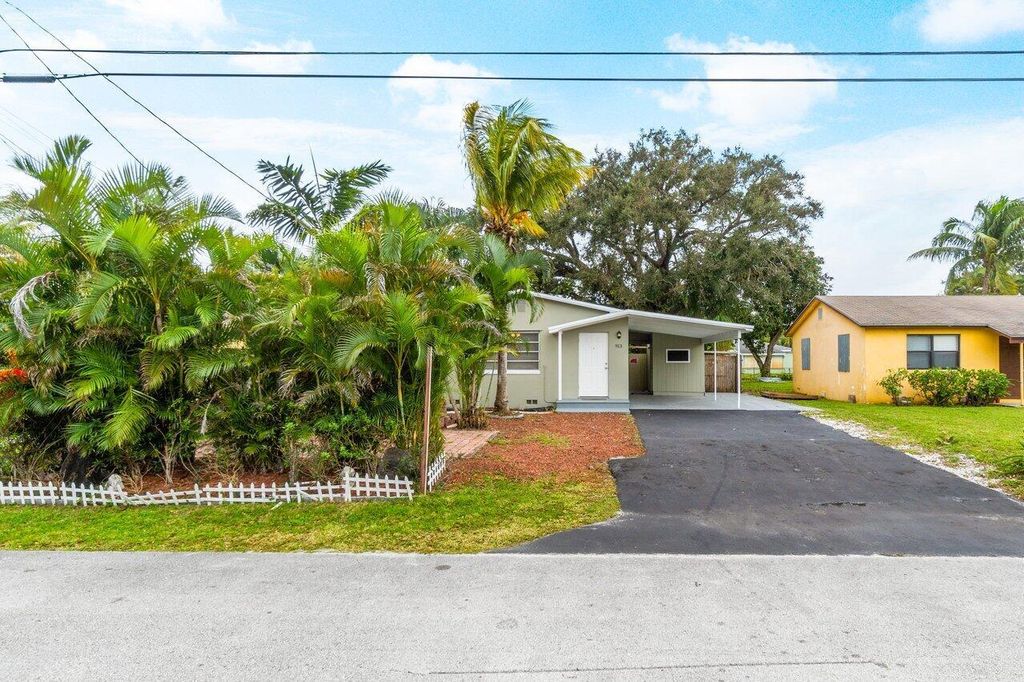 Photo of 913 Mathis Street, Lake Worth, FL 33461 (MLS # R10950614)