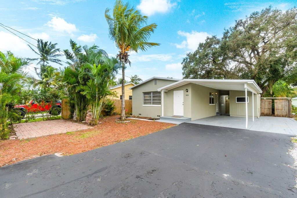 Photo of 913 Mathis Street, Lake Worth, FL 33461 (MLS # R10950614)