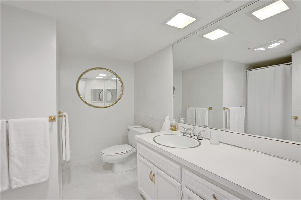 REGENCY TOWER CONDO - Residential