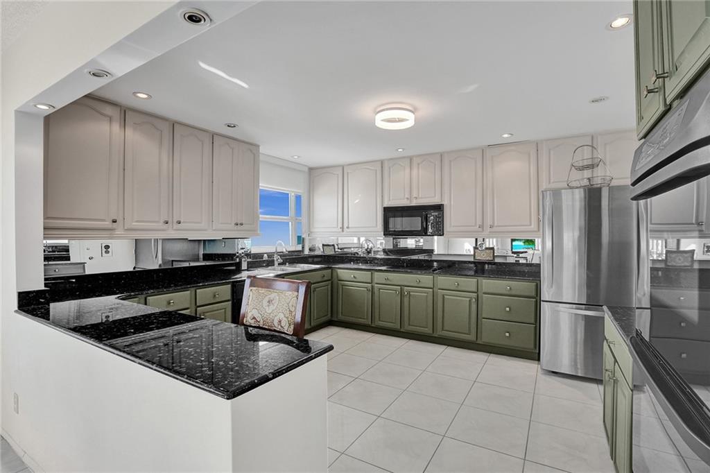 REGENCY TOWER CONDO - Residential