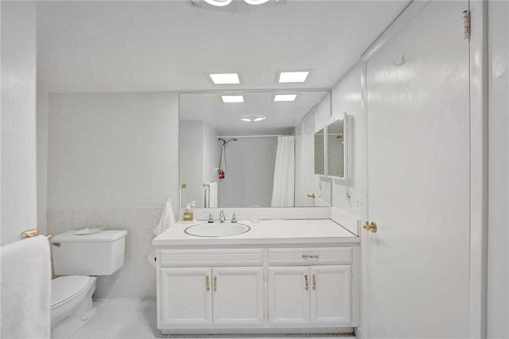 REGENCY TOWER CONDO - Residential