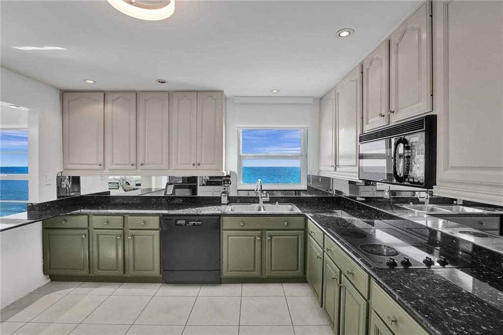REGENCY TOWER CONDO - Residential