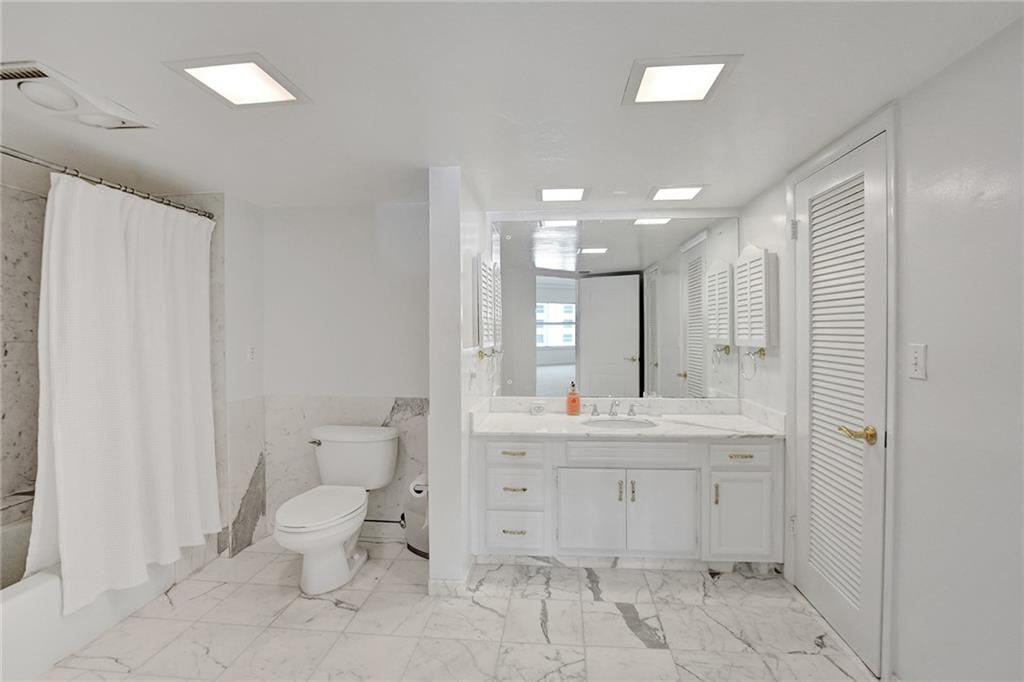 REGENCY TOWER CONDO - Residential