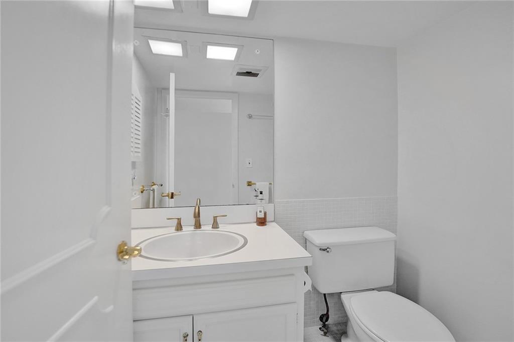 REGENCY TOWER CONDO - Residential